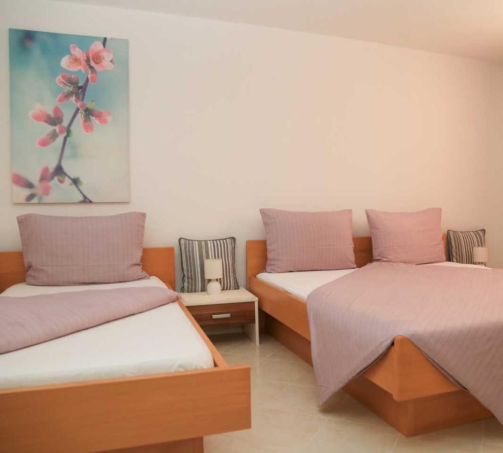 Adrian-Apartments-51511-Malinska-Otok-Krk Primorska 21 Exterior foto